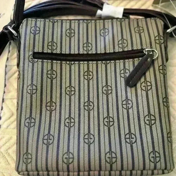 Giani Bernini Crossbody Handbag. NWT. Khaki Brown with Strips.  Adjustable Stap - Picture 10 of 15